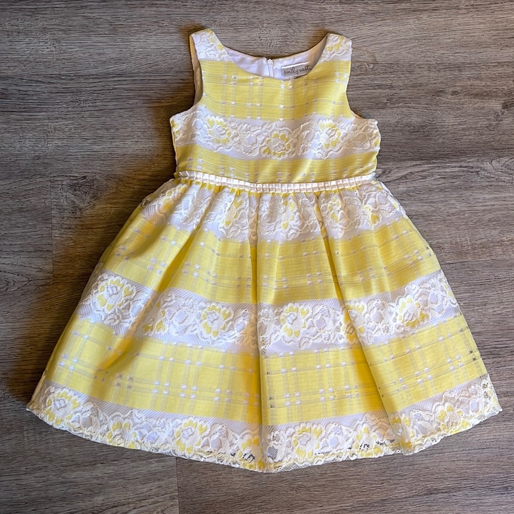 Emily west - Yellow and white lace overlay size 5 little girls dress